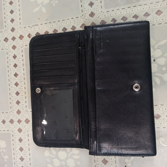 Kenneth Cole Black Leather Women's Hand Wallet with Silver Accent - Picture 6 of 14